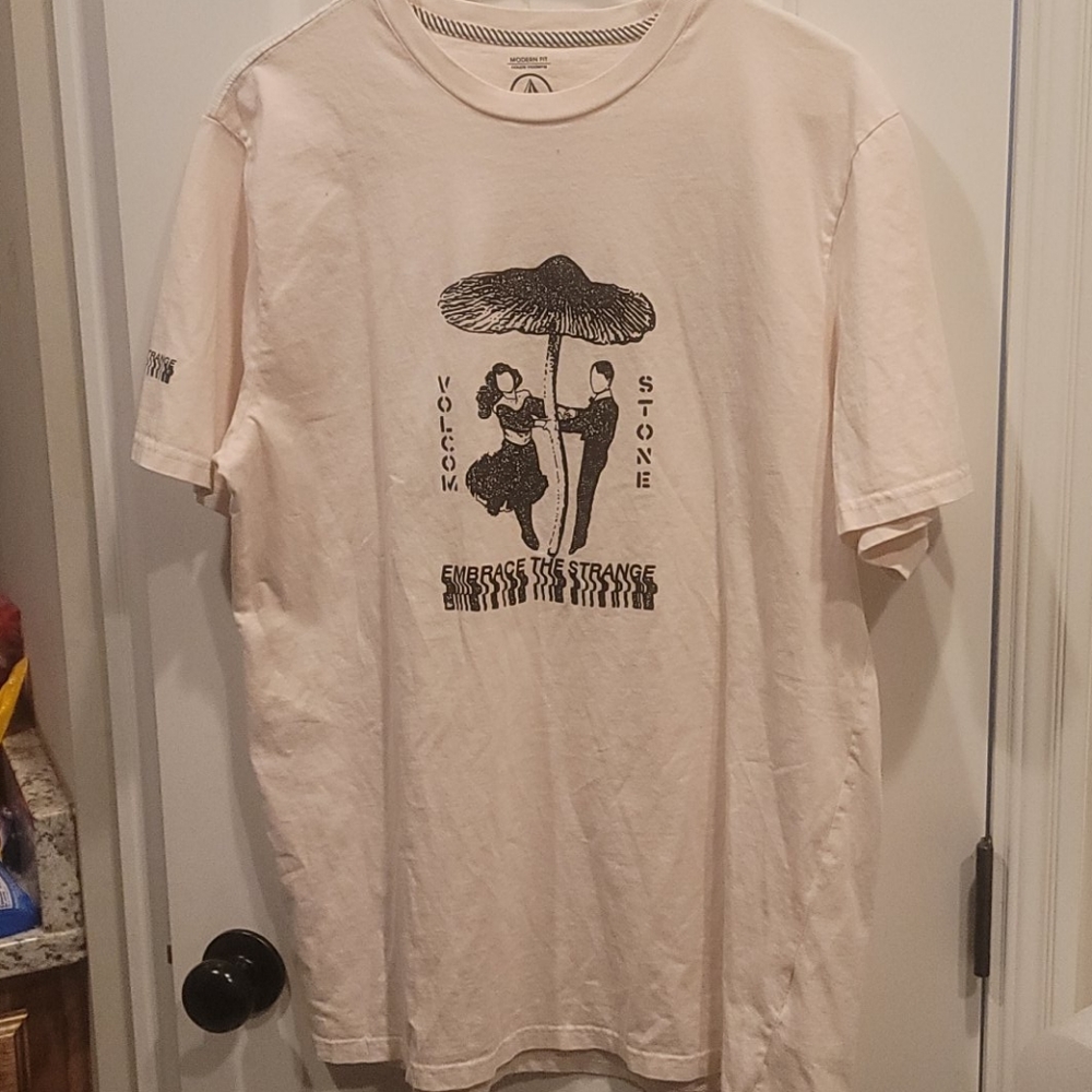 Volcom t shirt